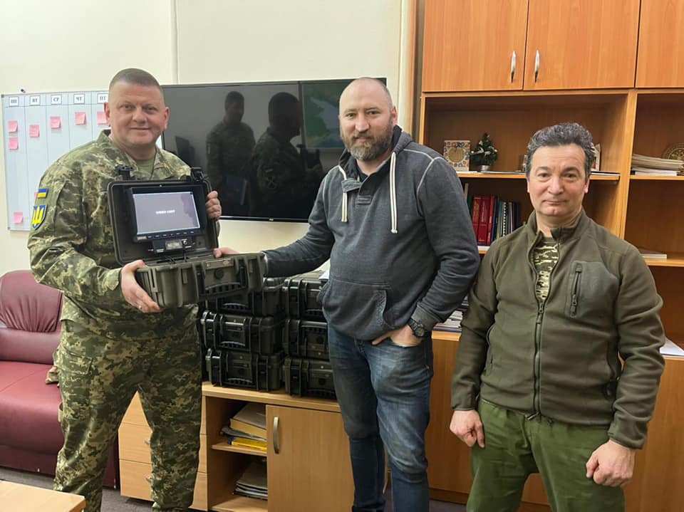 Як підтримати і допомогти ЗСУ прямо зараз: контакти, реквізити і список необхідних речей