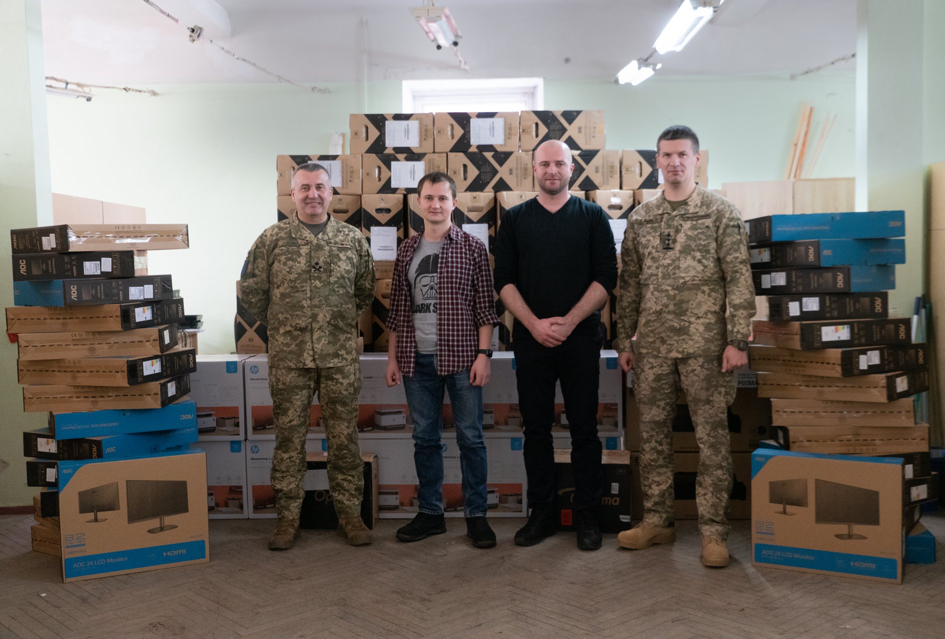 Як підтримати і допомогти ЗСУ прямо зараз: контакти, реквізити і список необхідних речей