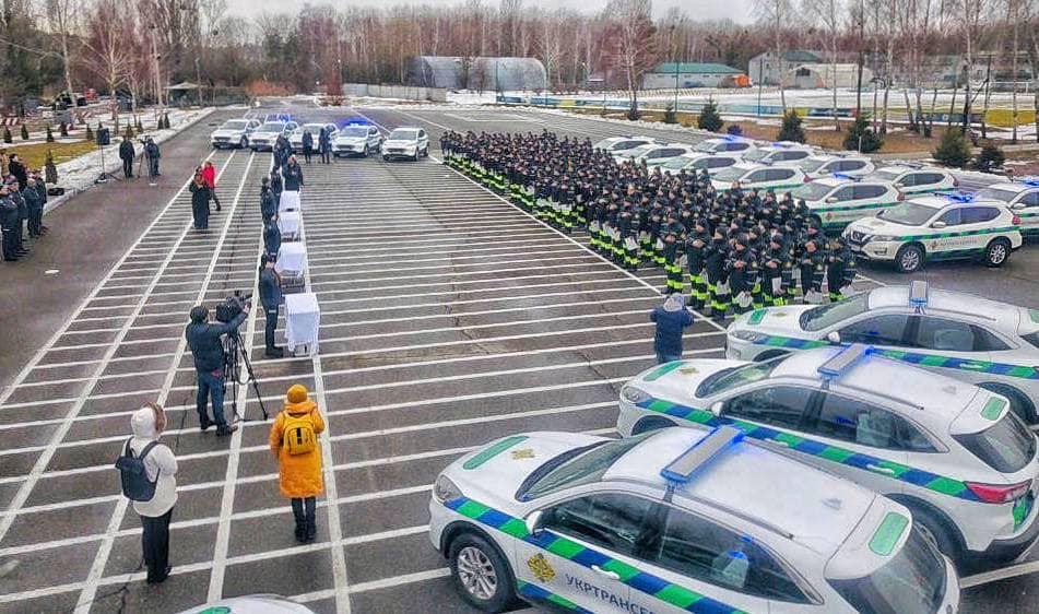 Контроль над перегрузом фур усилят: Укртрансбезпека получила новые машины и оборудование