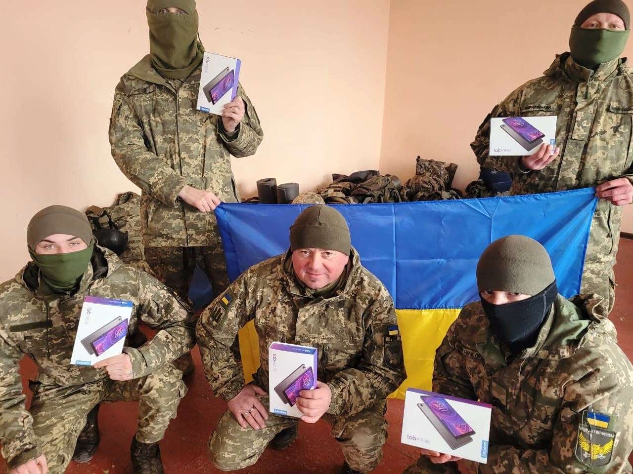 Як підтримати і допомогти ЗСУ прямо зараз: контакти, реквізити і список необхідних речей