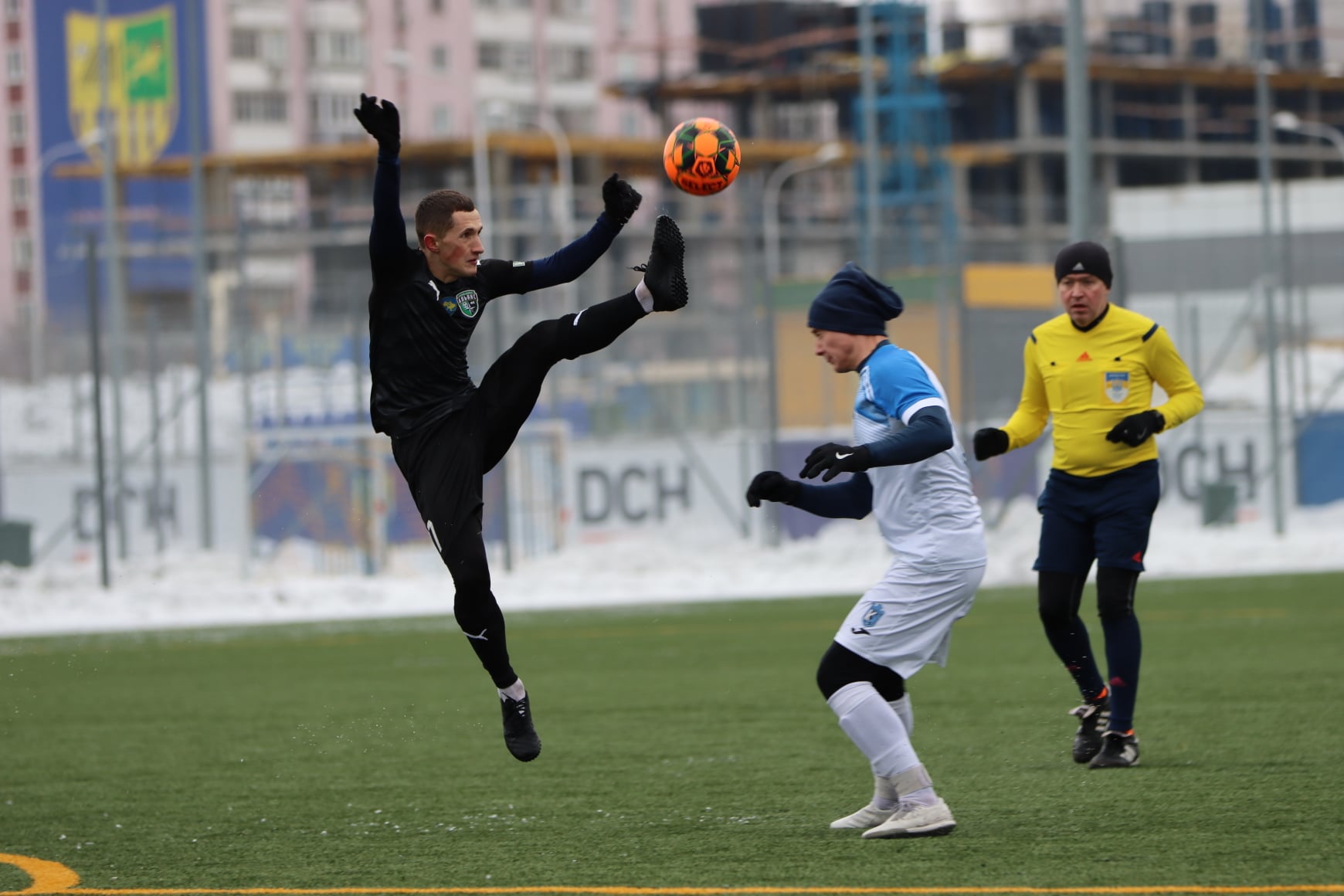 Український футбол на паузі. "Усе для фронту, все для перемоги" та клята невідомість