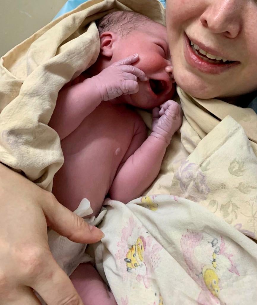 "Життя йде, і нас ніхто не здолає!" В Херсоні в бомбосховищі народилося двоє малюків