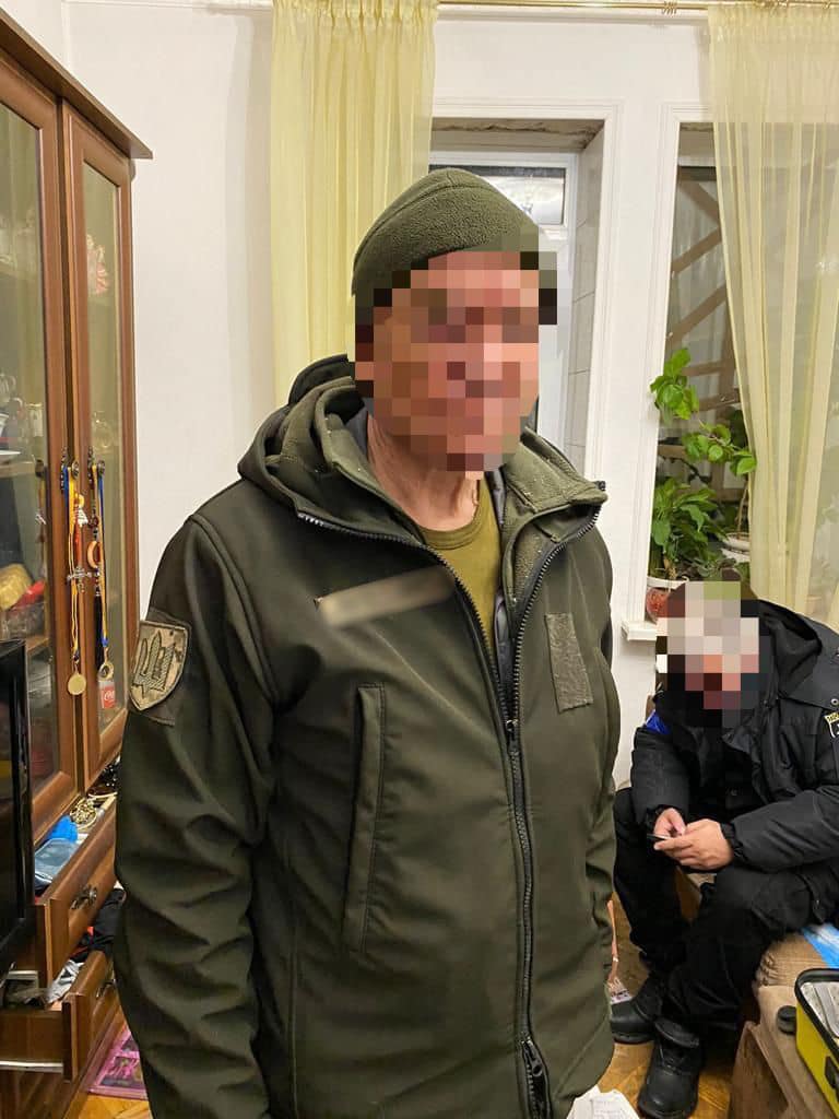 В Киеве задержали россиянина, который изготавливал фальшивые удостоверения для проезда через блок-посты