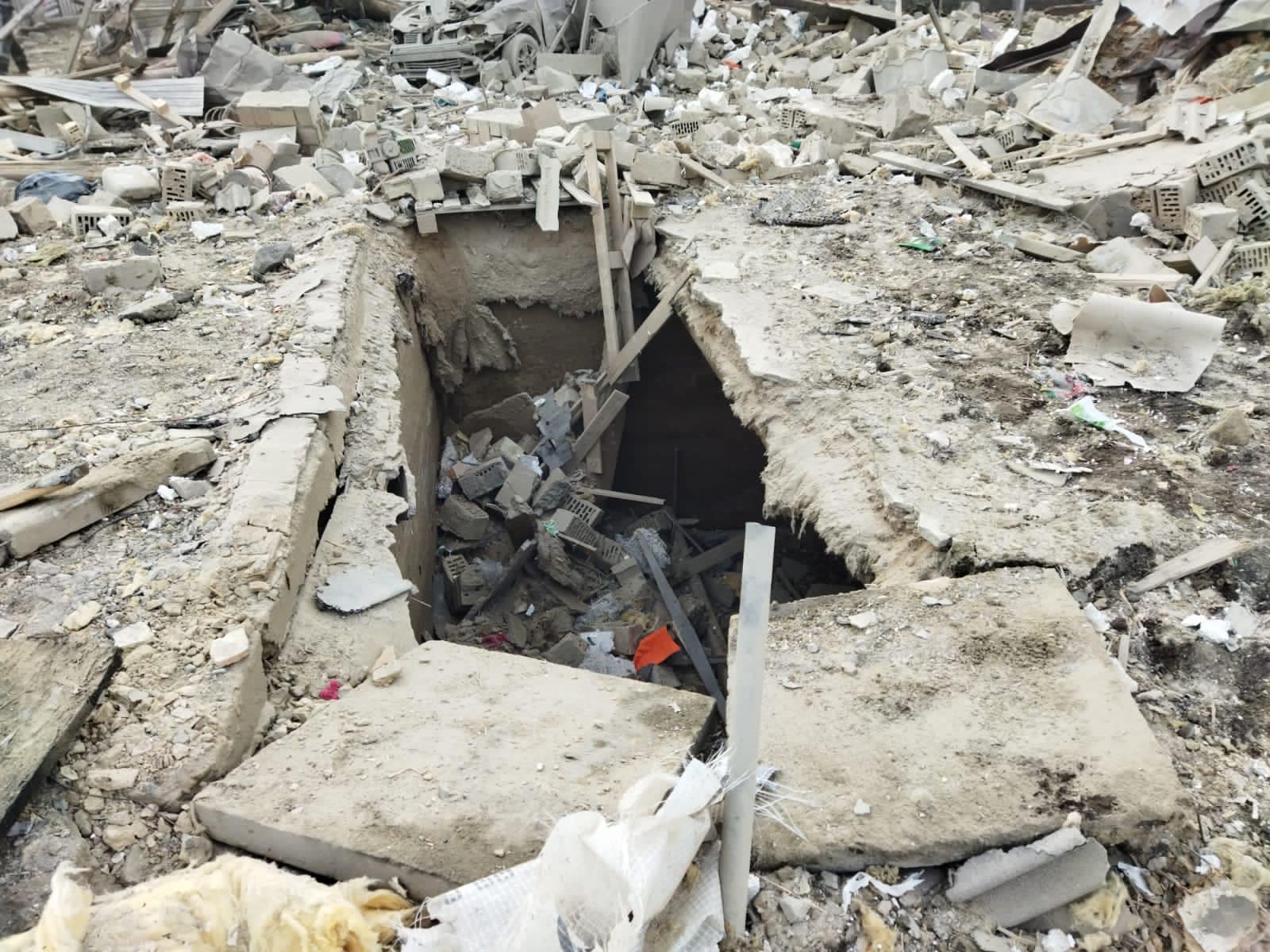 Окупант завдав авіаудару по приватним будинкам під Києвом. Серед загиблих є діти