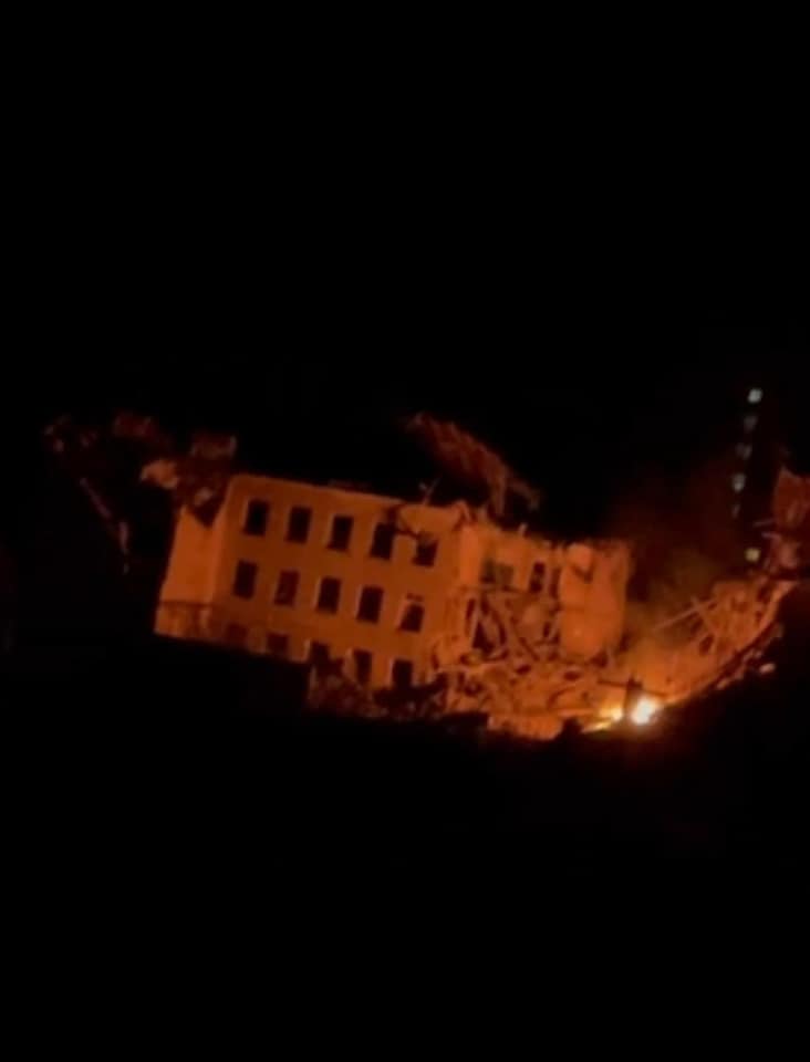 Ворог наніс авіаудар по Житомиру та Київській області. Повністю зруйновано гуртожиток