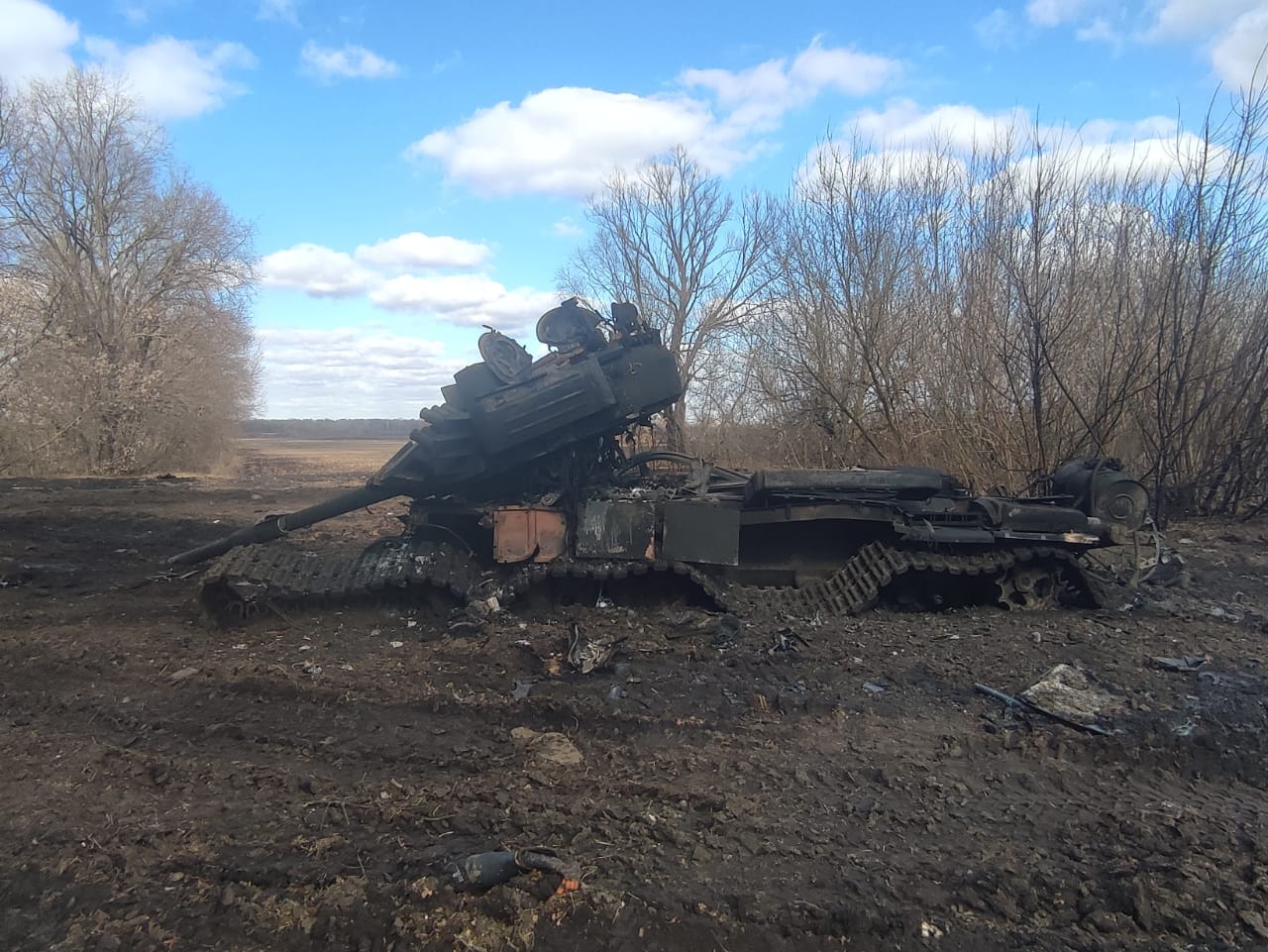 Под Прилуками ВСУ уничтожили вражескую колонну и пополнили свой автопарк российским 