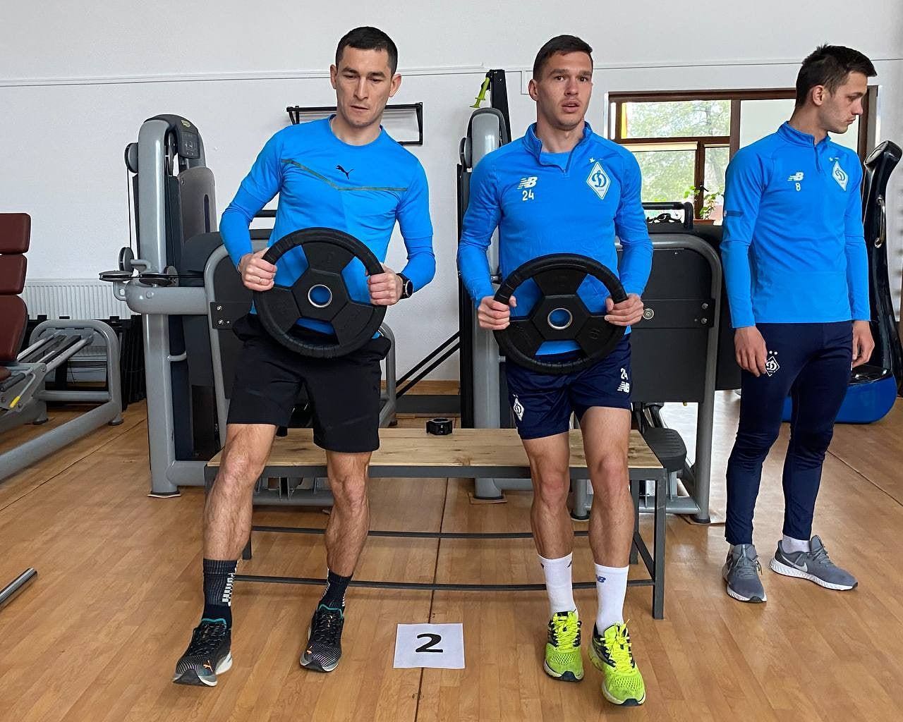 Український футбол на паузі. "Усе для фронту, все для перемоги" та клята невідомість