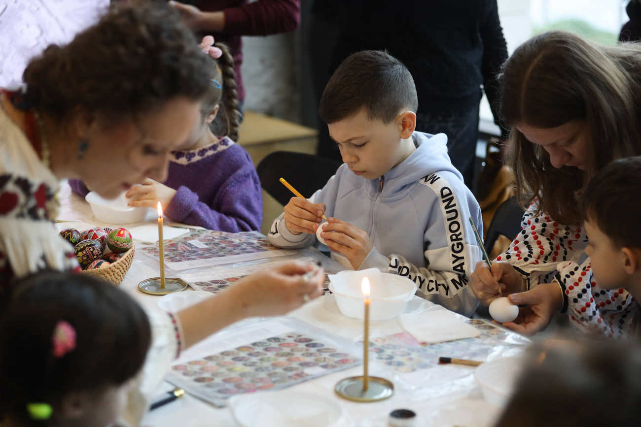 Діти після окупації та бомбардувань створили писанки до Великодня: подивіться на ці фото