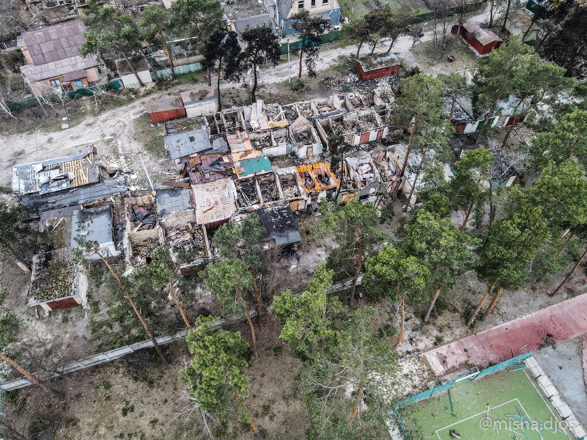 Зруйнований Ірпінь показали з висоти пташиного польоту (фоторепортаж)