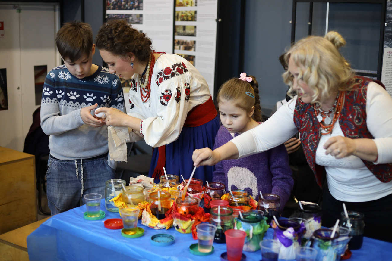 Діти після окупації та бомбардувань створили писанки до Великодня: подивіться на ці фото