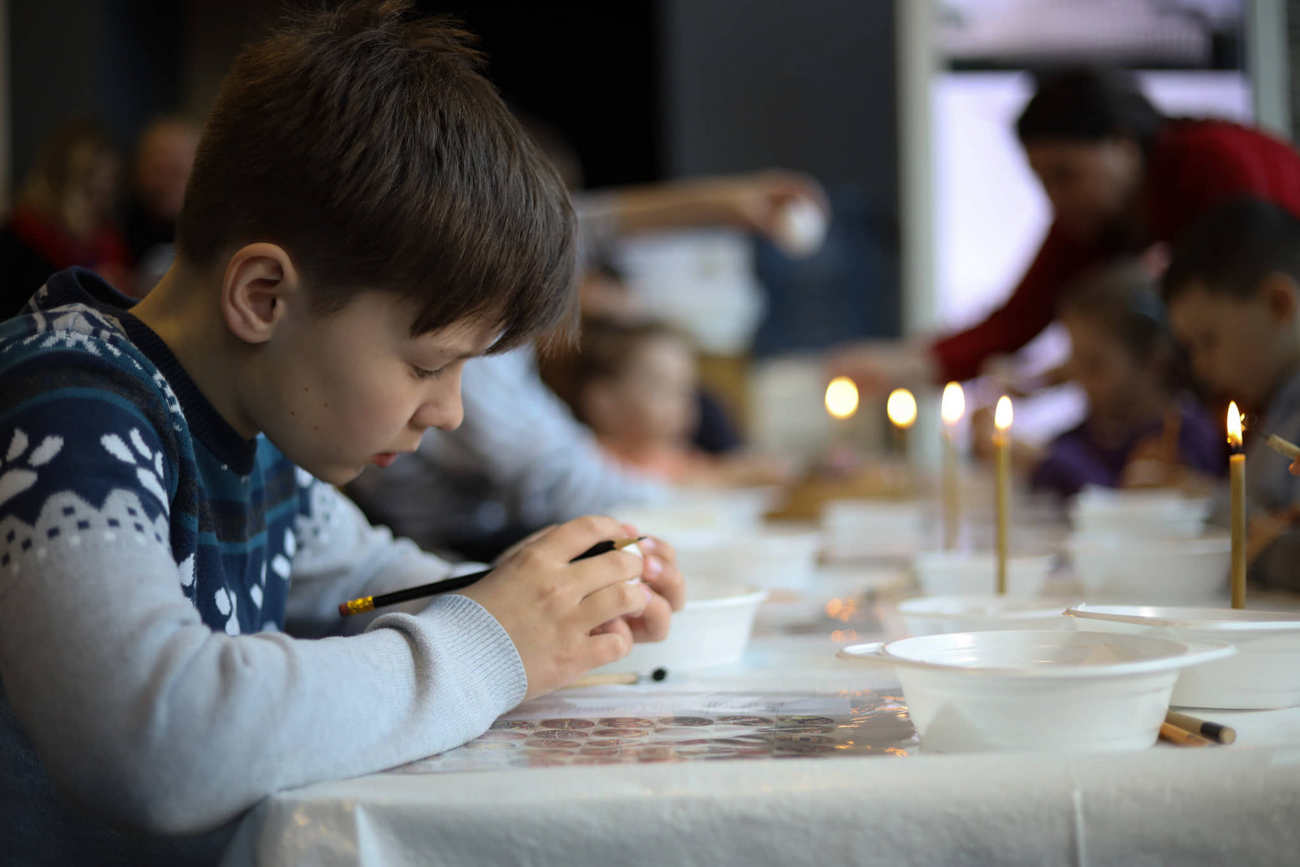Діти після окупації та бомбардувань створили писанки до Великодня: подивіться на ці фото