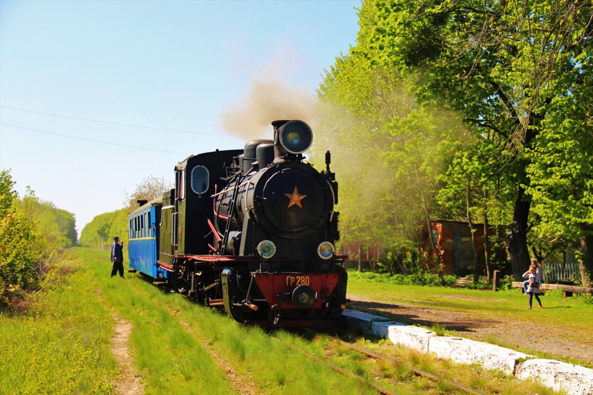 Пейзажи и история. Переселенцев в Украине перевозит самая длинная узкоколейка в Европе