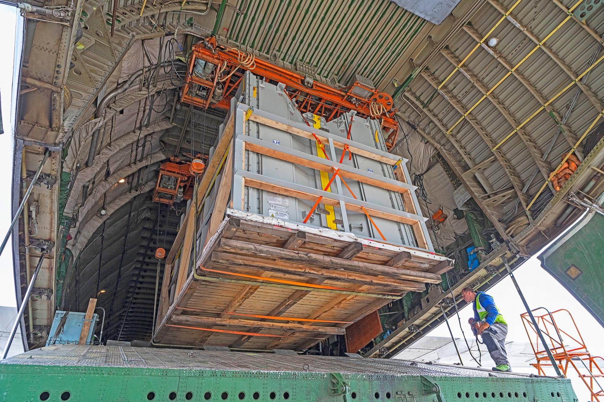 Из Европы в Африку. В ГП "Антонов" рассказали, как выполняют рейсы во время войны