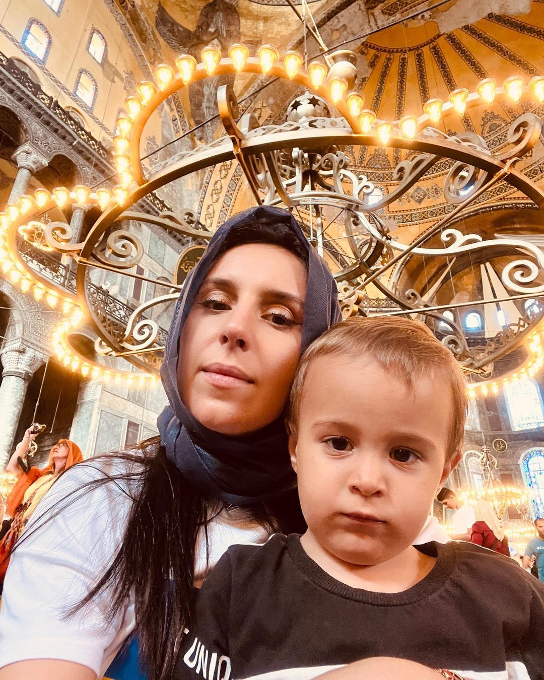 Джамала впервые за три месяца вышла на прогулку с сыновьями: милые фото