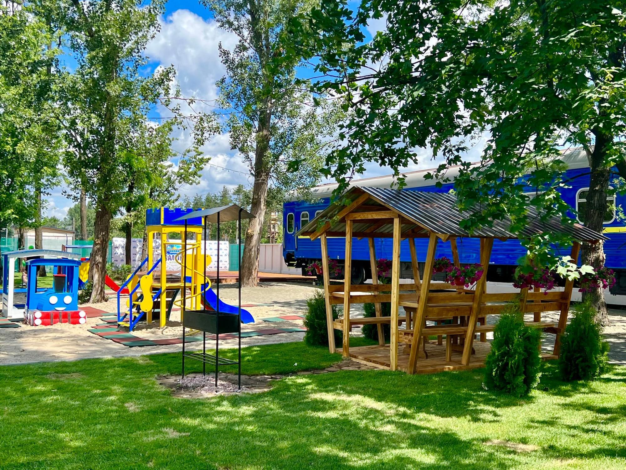 Железный городок в Ирпене: как выглядит новое жилье для переселенцев (фото)