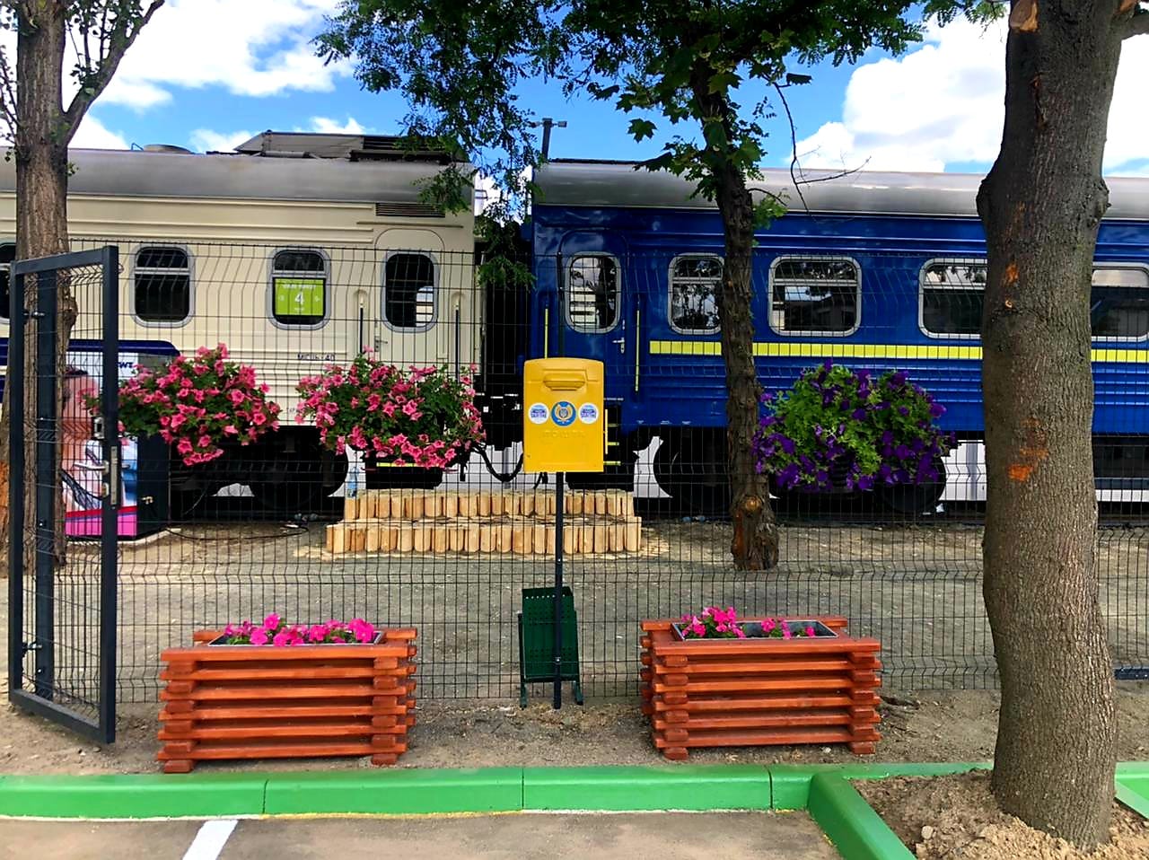 Железный городок в Ирпене: как выглядит новое жилье для переселенцев (фото)