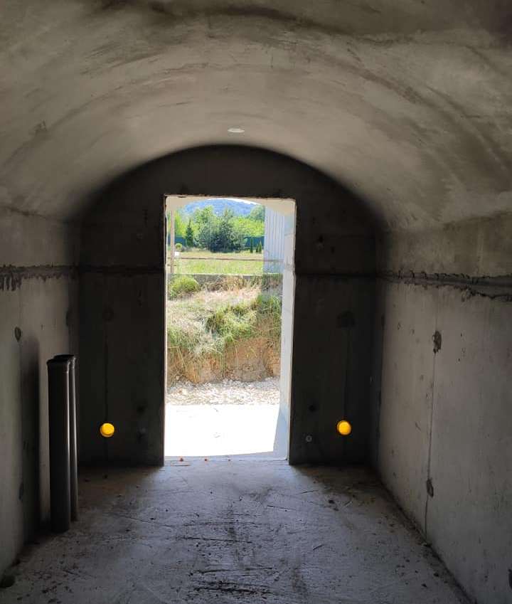 В Україні почали встановлювати унікальні укриття з бетону, як у протиядерних бункерах (фото)