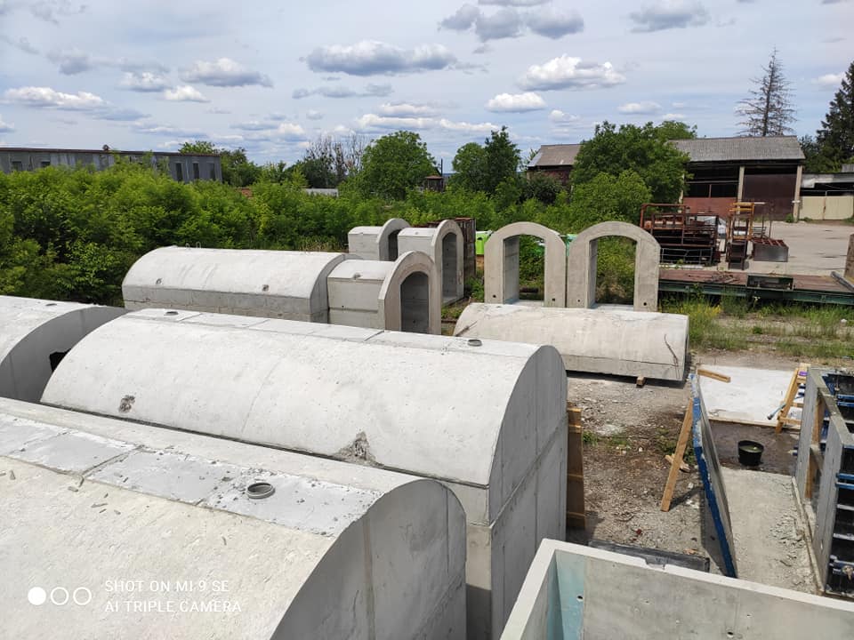 В Україні почали встановлювати унікальні укриття з бетону, як у протиядерних бункерах (фото)