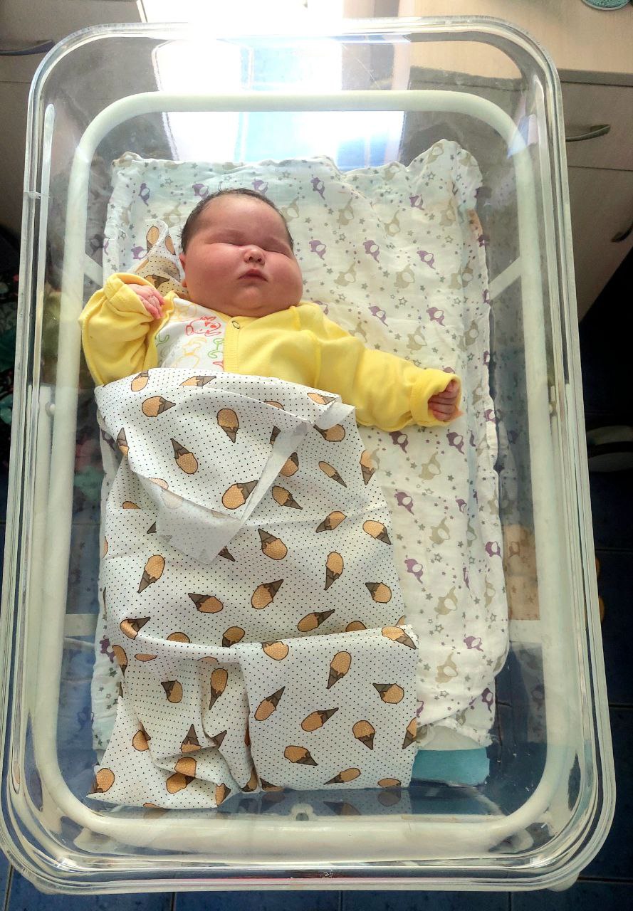 У Львові народилася дівчинка-богатирка: вага понад п'ять кілограм