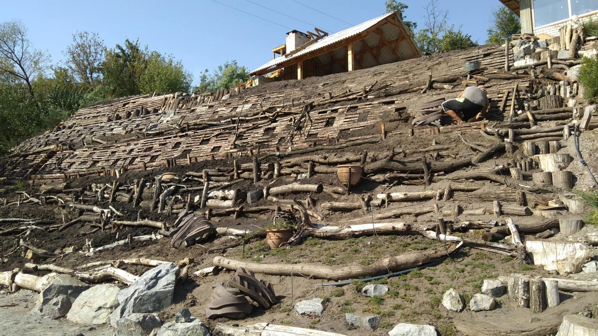 Красота из руин. Как Сергей Горбань превратил свалку в сад прямо в центре города