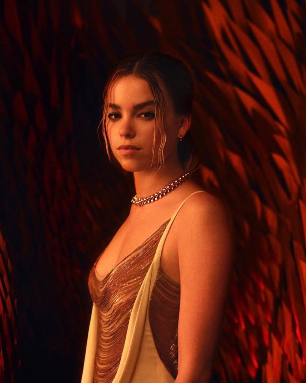 Як у реальному житті виглядає акторка, яка зіграла Рейніру Таргаріен у серіалі "Дім Дракона"