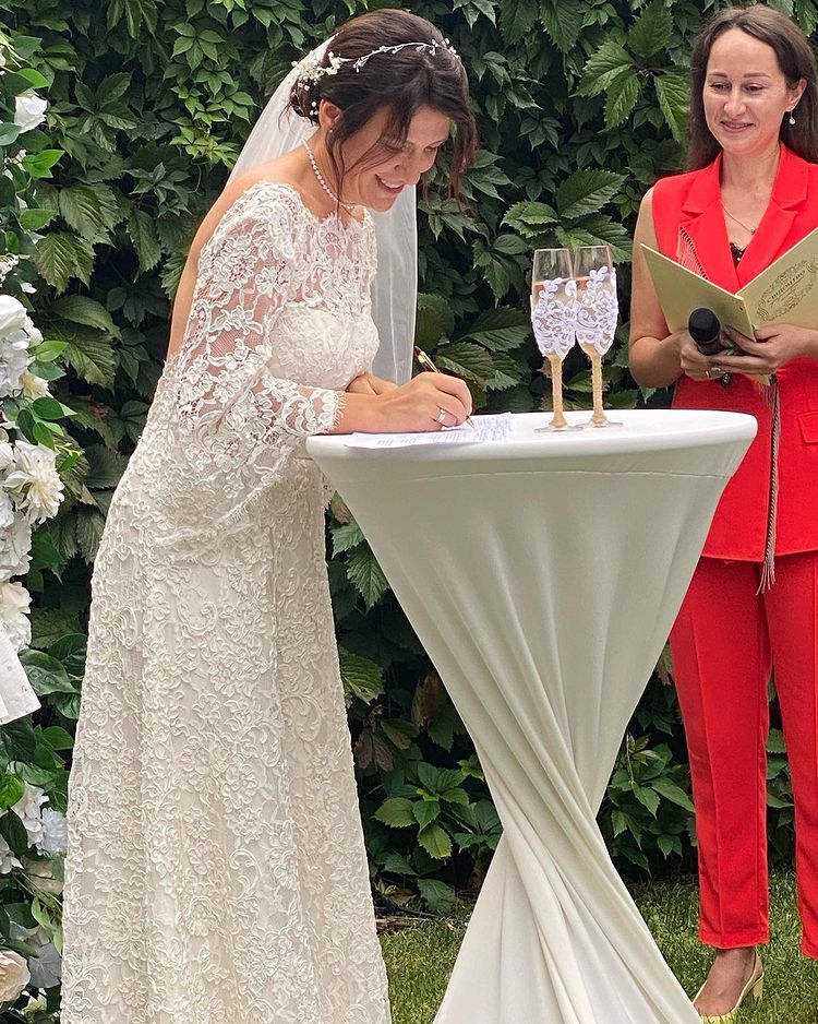 Автор "Орла і решки" Синельников одружився: весілля було у будинку в Бучі, який розгромили окупанти