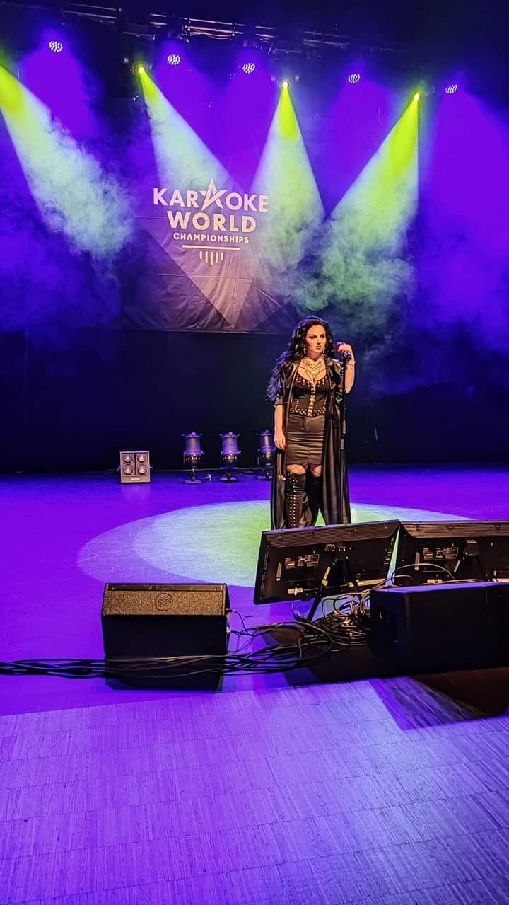 Украинка претендует на победу в чемпионате мира по караоке: что известно
