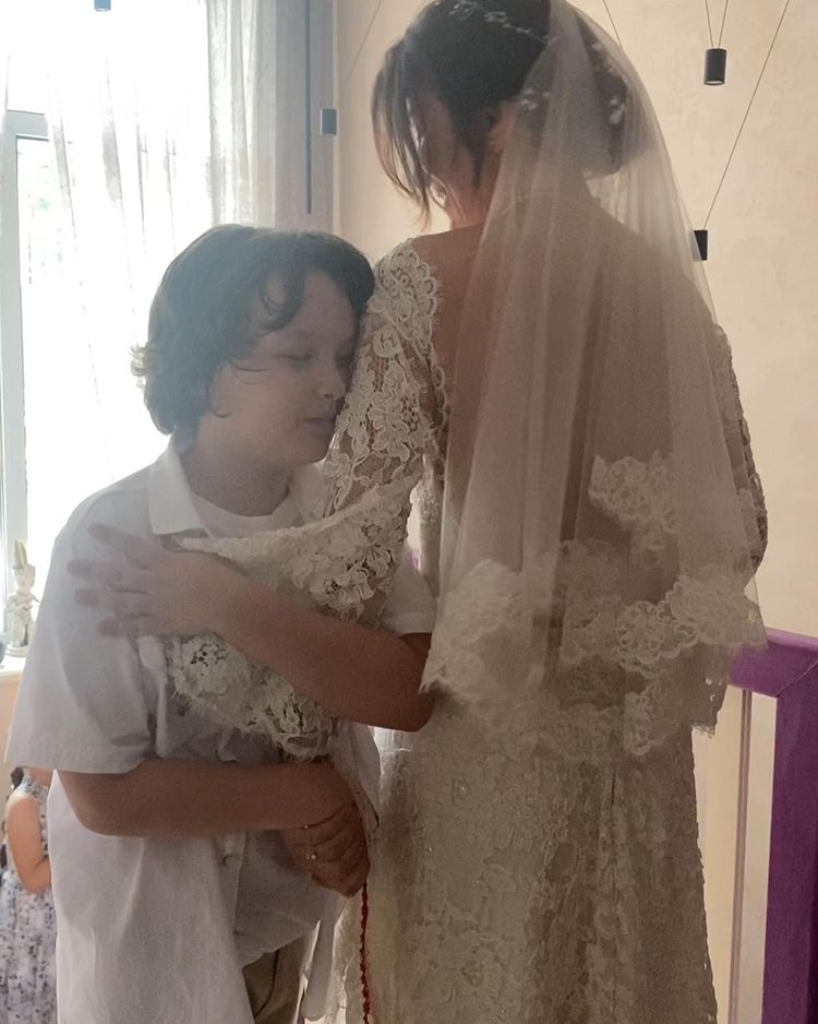 Автор "Орла і решки" Синельников одружився: весілля було у будинку в Бучі, який розгромили окупанти