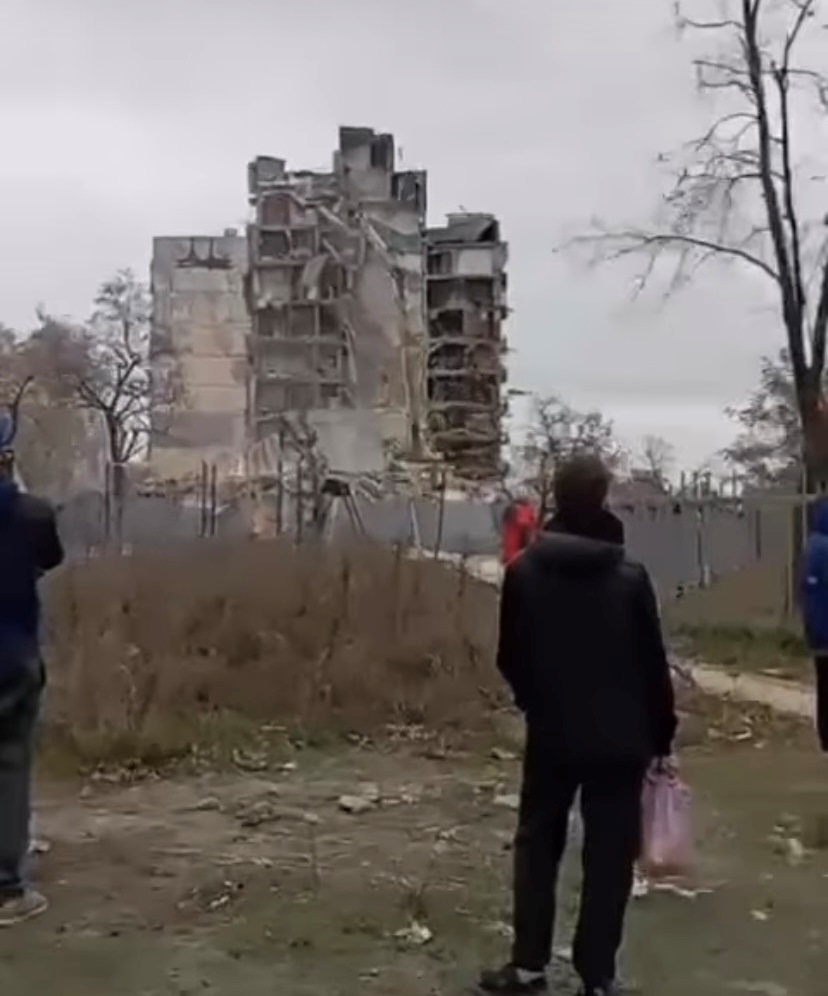 "Ненавижу!" Бедняков показал, как оккупанты сносят его дом (щемящее видео)