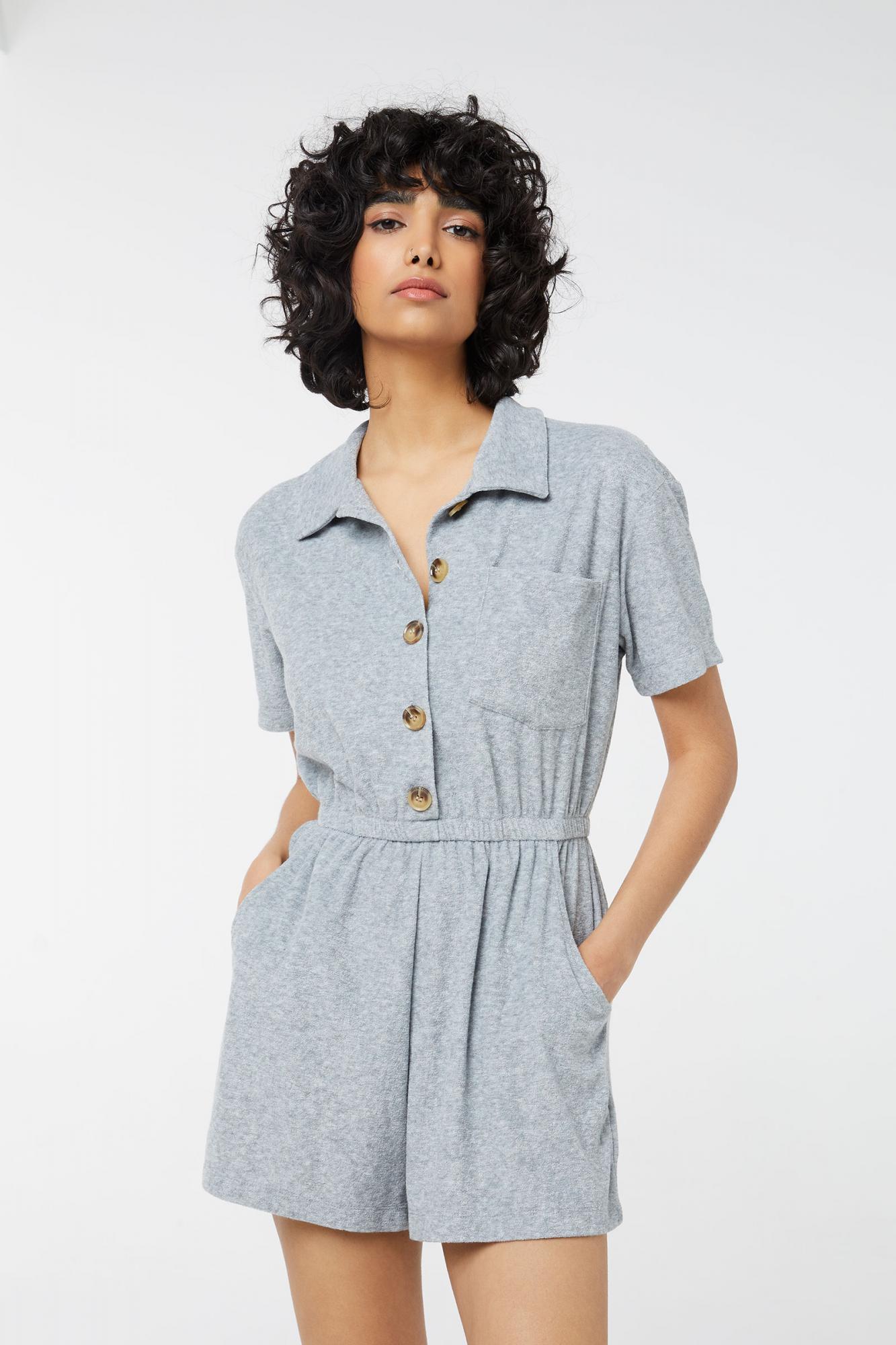 "Пухнастий" одяг став новим трендом літа 2022 року: як носити красиво