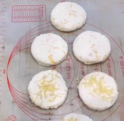 Мини-хачапури с сыром: невероятная вкуснотища на завтрак за полчаса