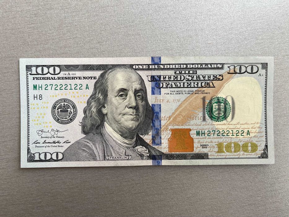 В Украине купюру 100 долларов продают за 40 тысяч: в чем ее особенность