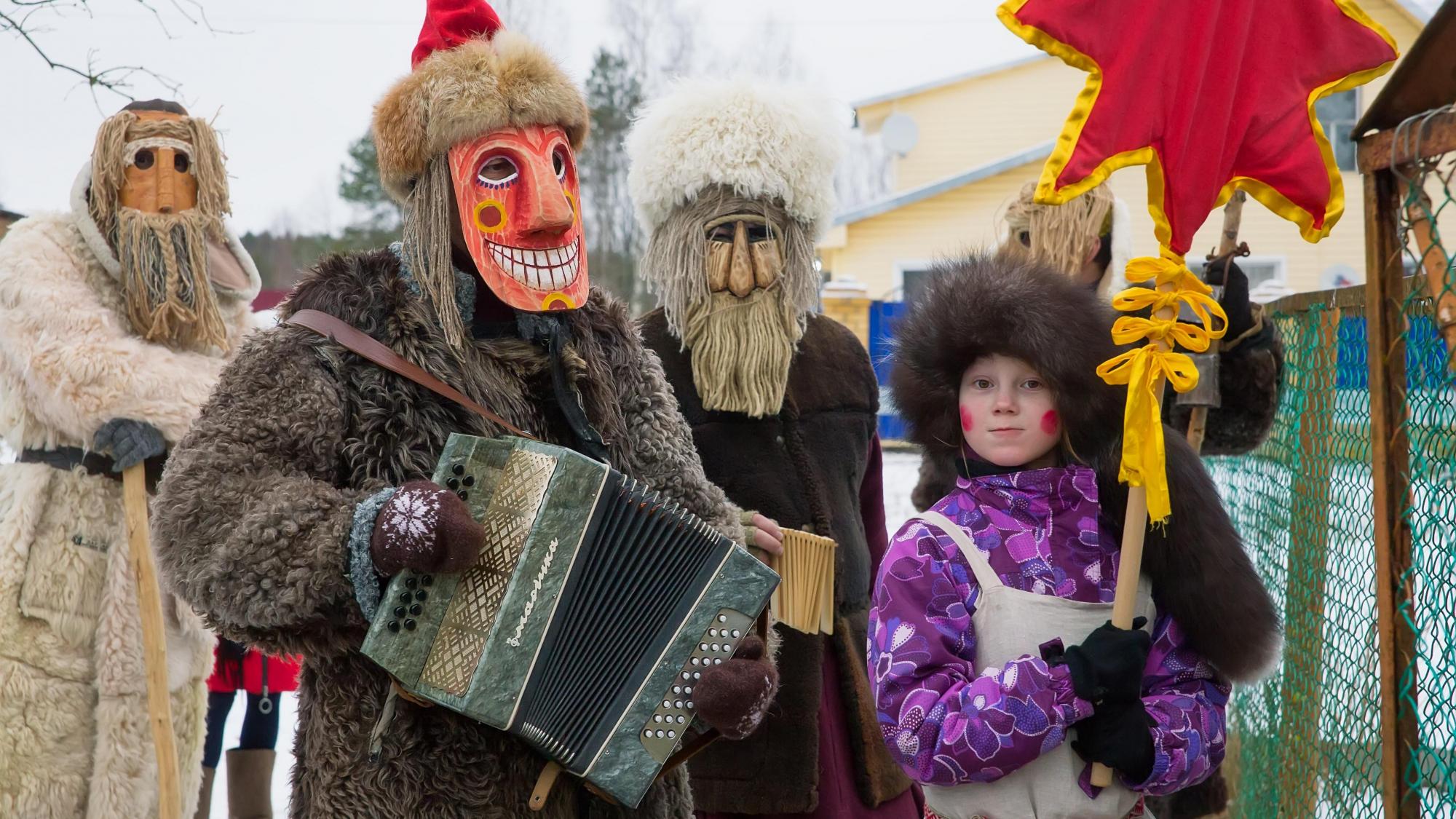 Ночь редиса, зомби-конь и ролики с петардами: 13 самых странных рождественских традиций в мире