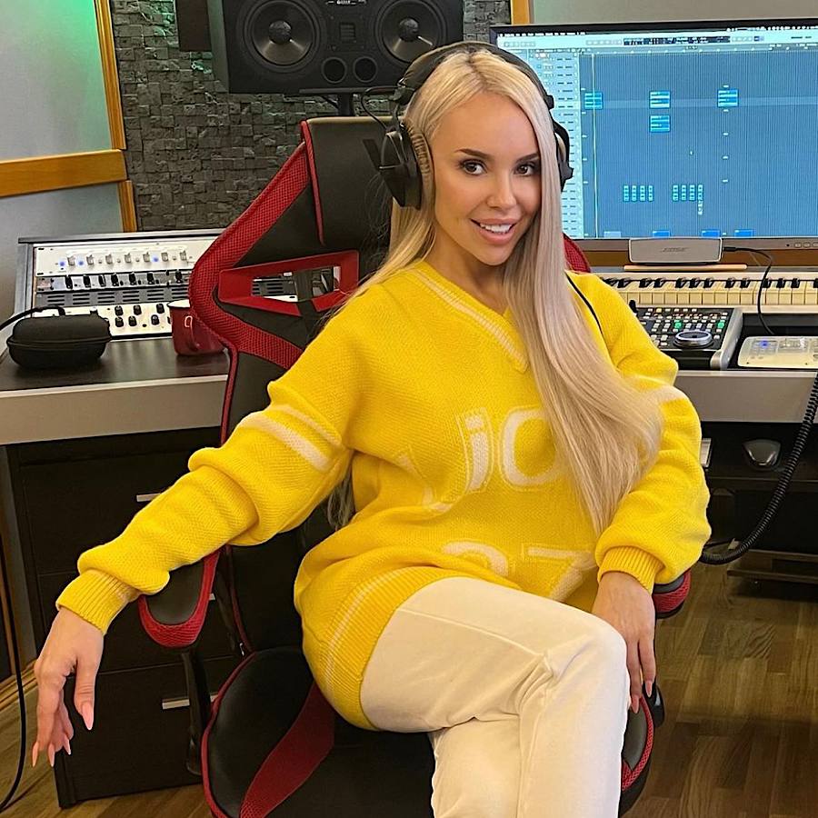 Покупает вещи на скидках: Николас Карма рассекретил стоимость лука певицы СолоХа (видео)