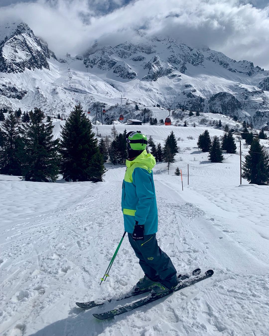 Спортсмен-серфингист: как выглядит родной брат Кати Осадчей (фото)