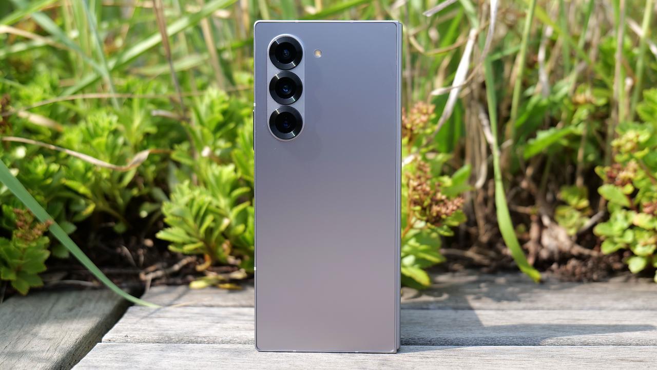 Найкращі смартфони зі складаним дисплеєм у 2024 році: характеристики та ціни