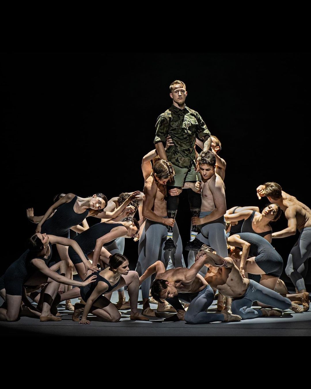 Танцював без ніг і написав книгу: 7 фактів про "Холостяка" Терена, який шукає кохання на реаліті