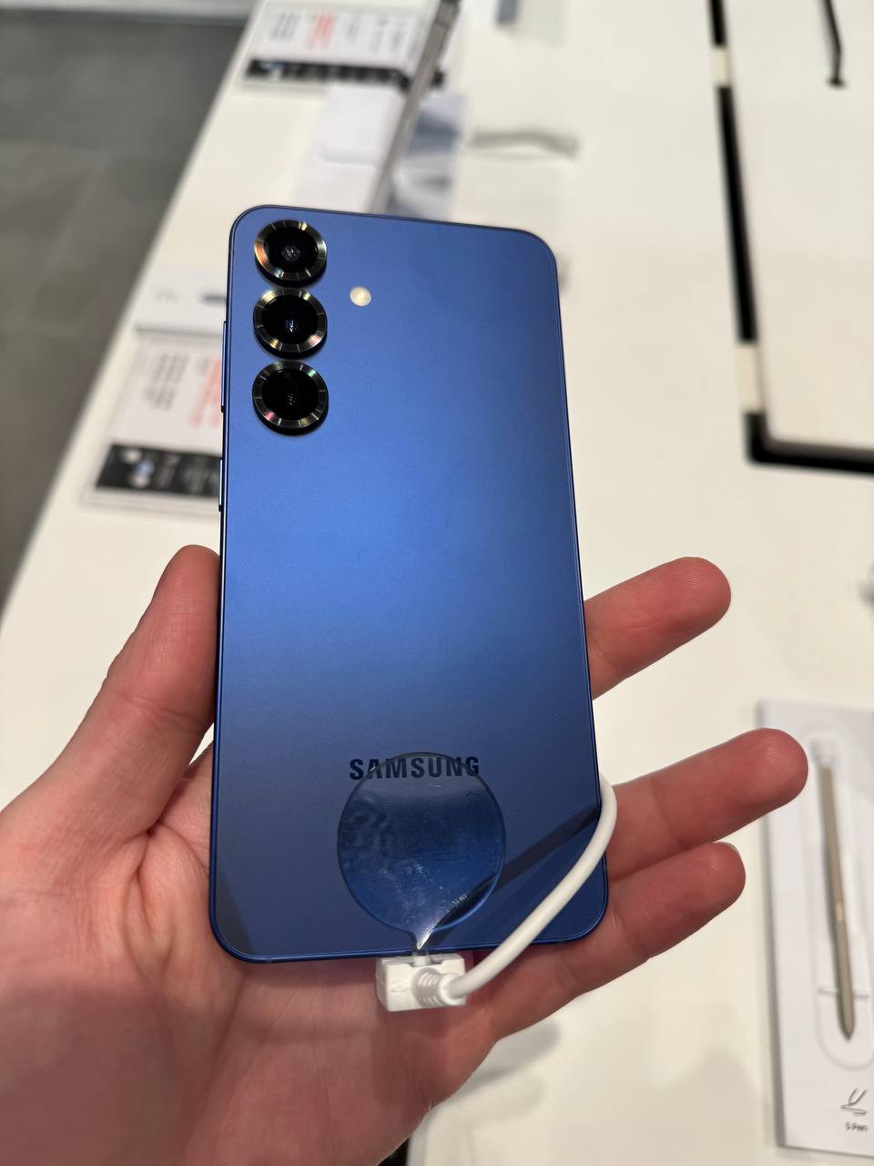 Galaxy S25: Samsung официально представила 3 флагмана нового поколения