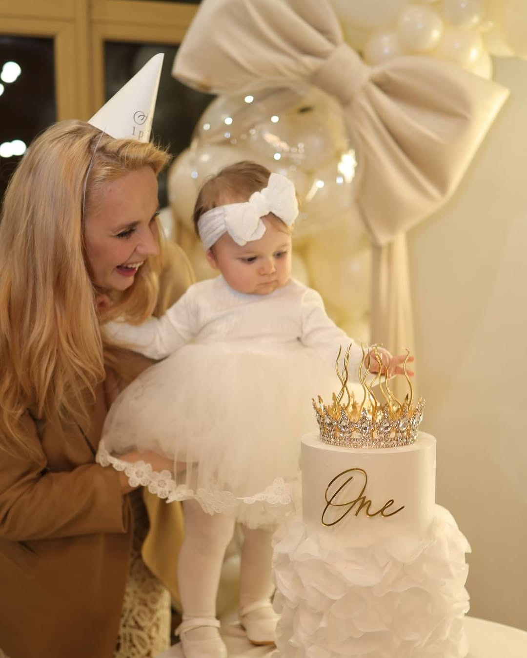 Величезний торт і корона: Лілія Ребрик влаштувала пишне свято для найменшої доньки