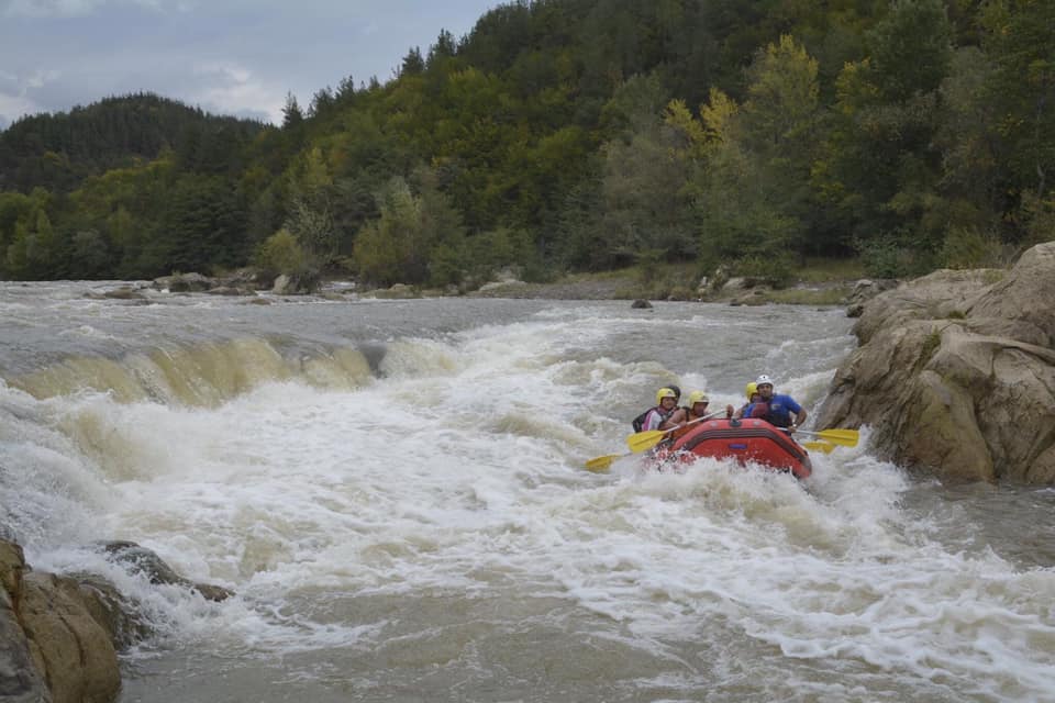 Буяння фарб та яскраві раження: найкращі локації в Україні для легких водних походів восени