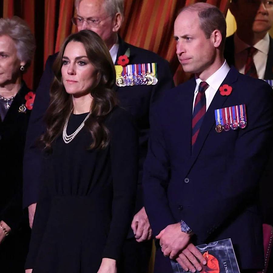 Кейт Миддлтон показала, как соединить изысканное черное платье с королевским жемчужным ожерельем (фото)