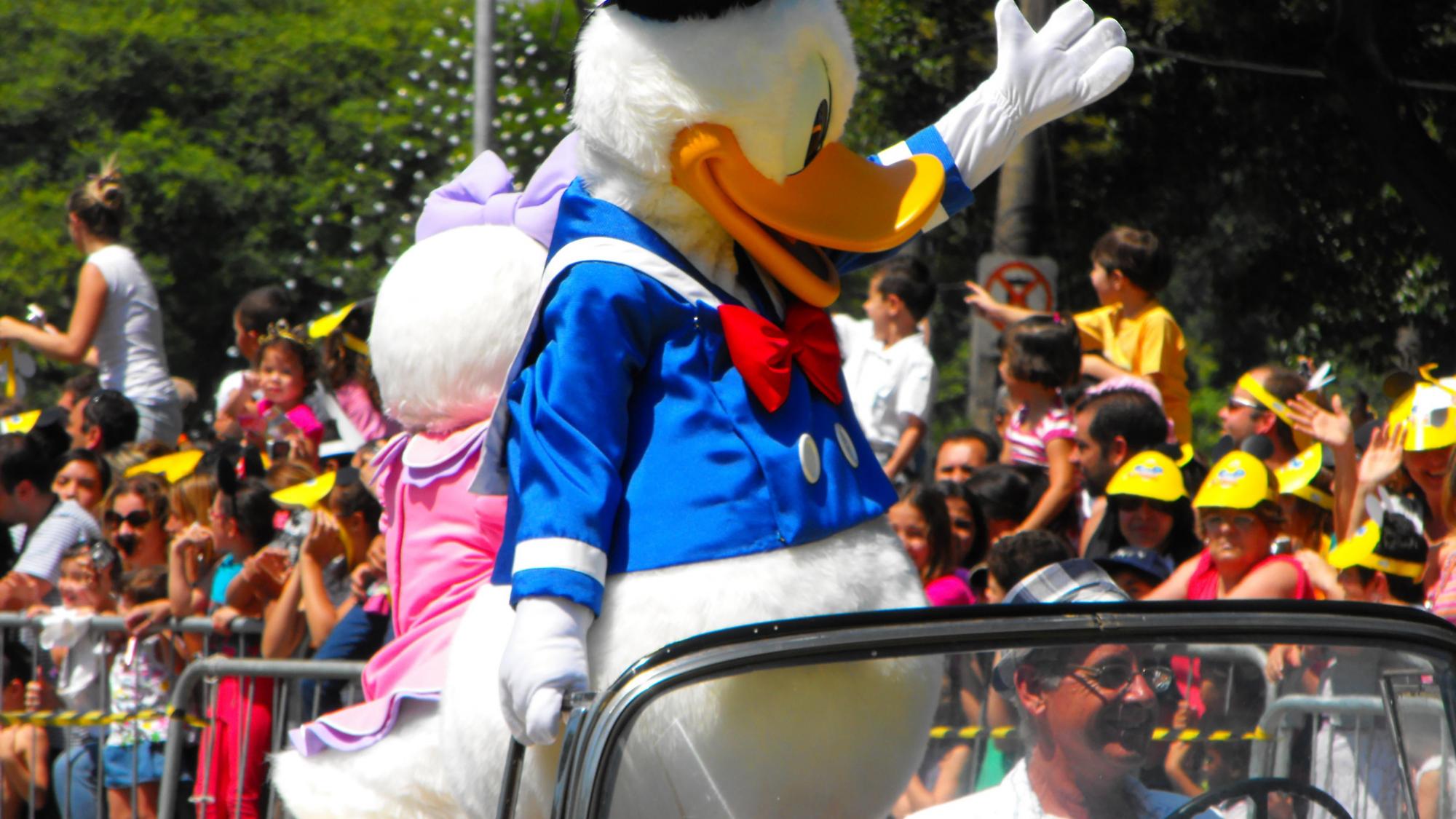 Ночь редиса, зомби-конь и ролики с петардами: 13 самых странных рождественских традиций в мире