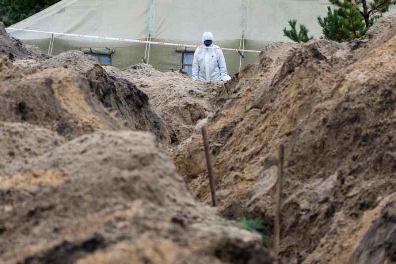 Чорні сліди "руського міру". Що Росія залишила по собі після окупації на сході України