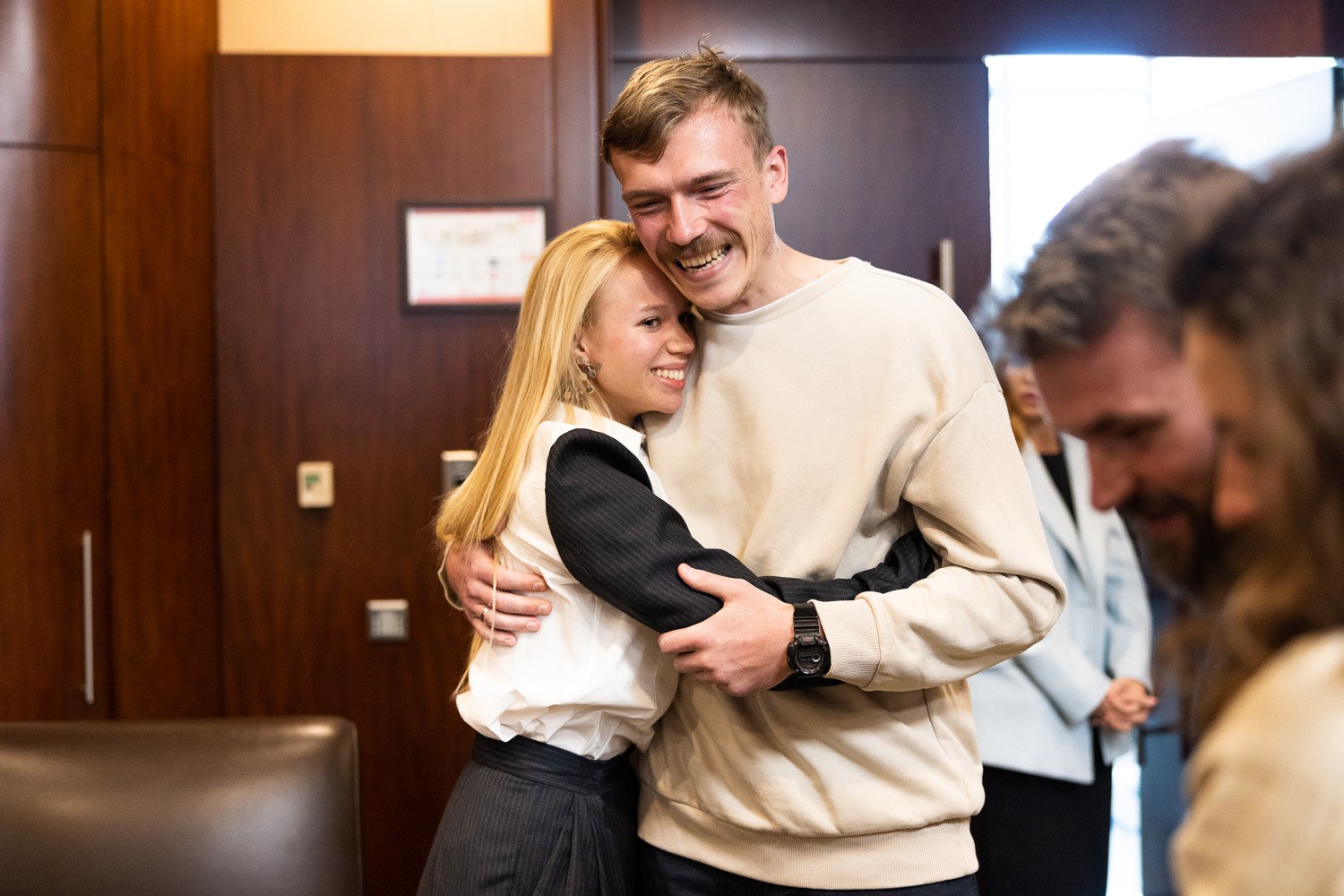 Командири "Азов" зустрілися з рідними у Туреччині: неймовірно зворушливі фото та відео