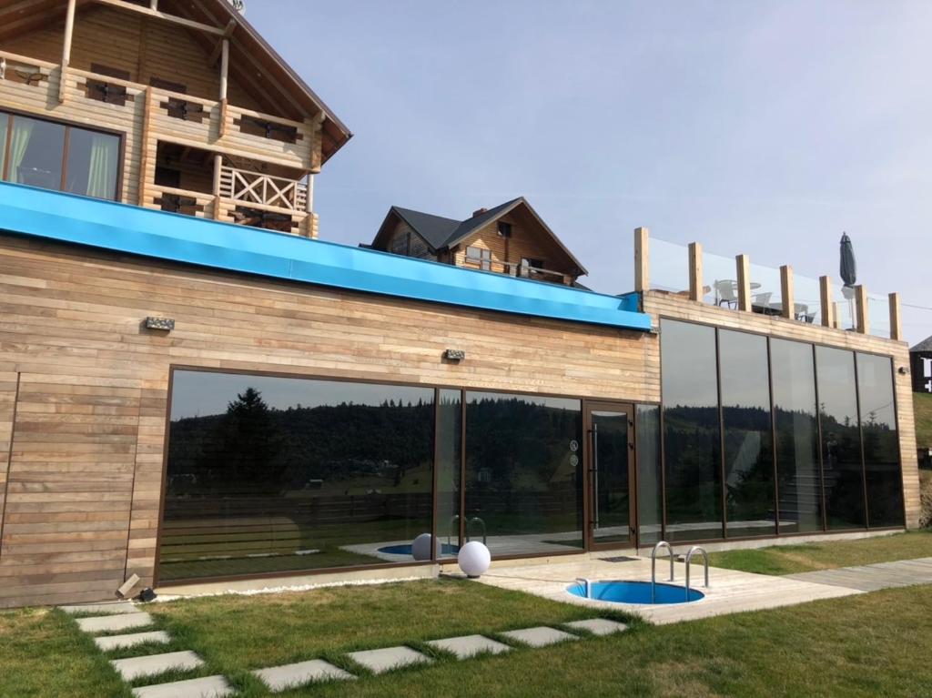 Дорожче, ніж до війни. Експерт пояснив підвищення цін на відпочинок в Карпатах влітку