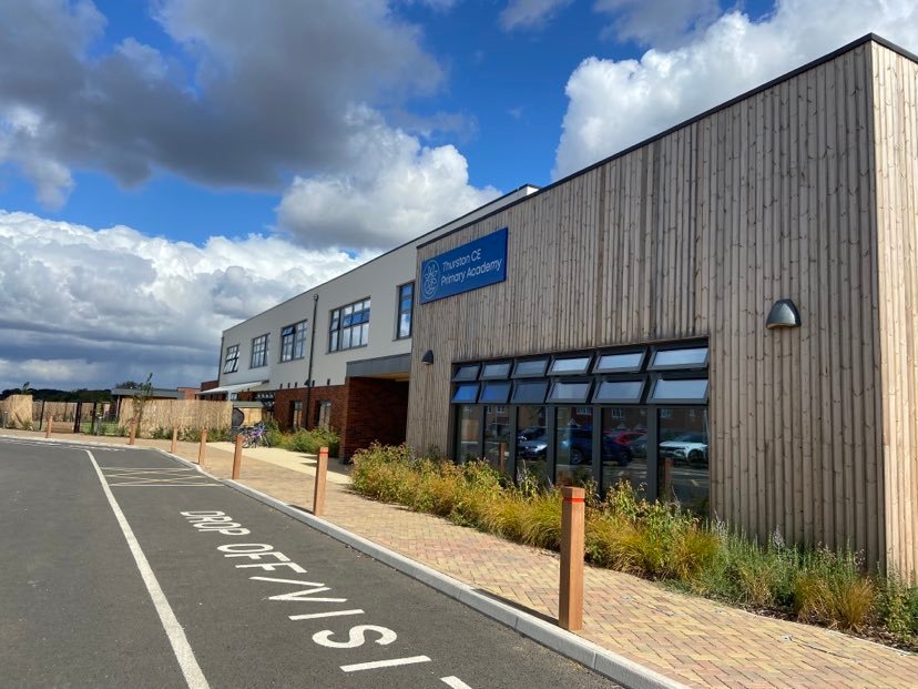 Дисциплина, форма и штрафы за "прогулы". Что ждет украинцев в школах Британии