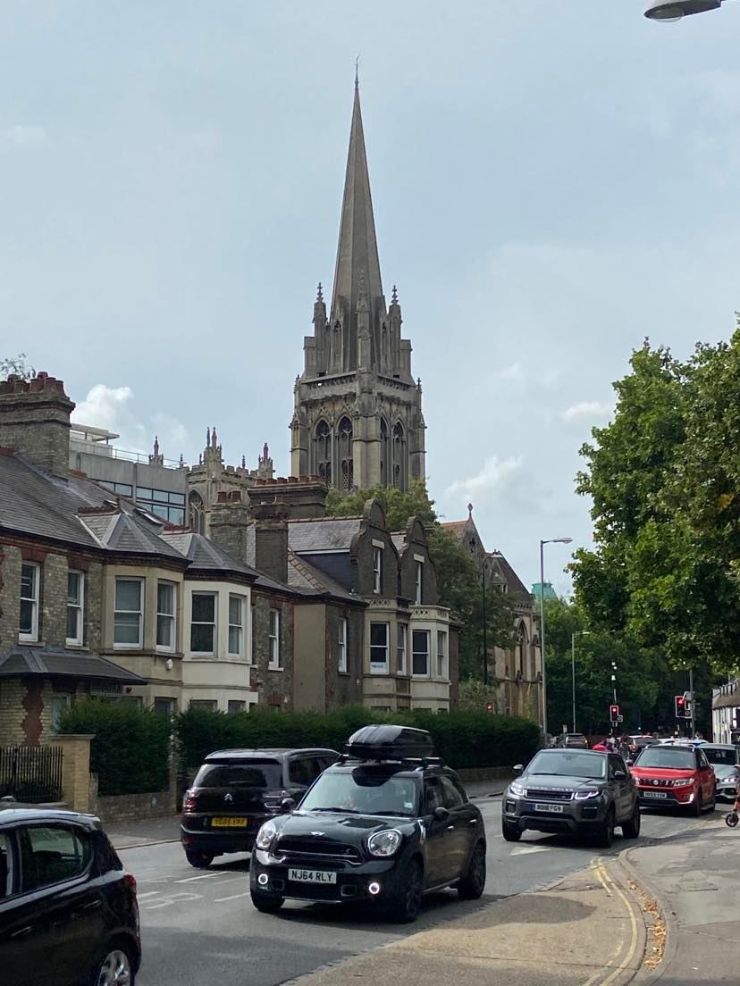 Дисциплина, форма и штрафы за "прогулы". Что ждет украинцев в школах Британии