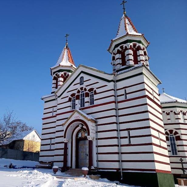 На Буковине священник УПЦ МП не пустил тело погибшего воина в церковь для отпевания (видео)