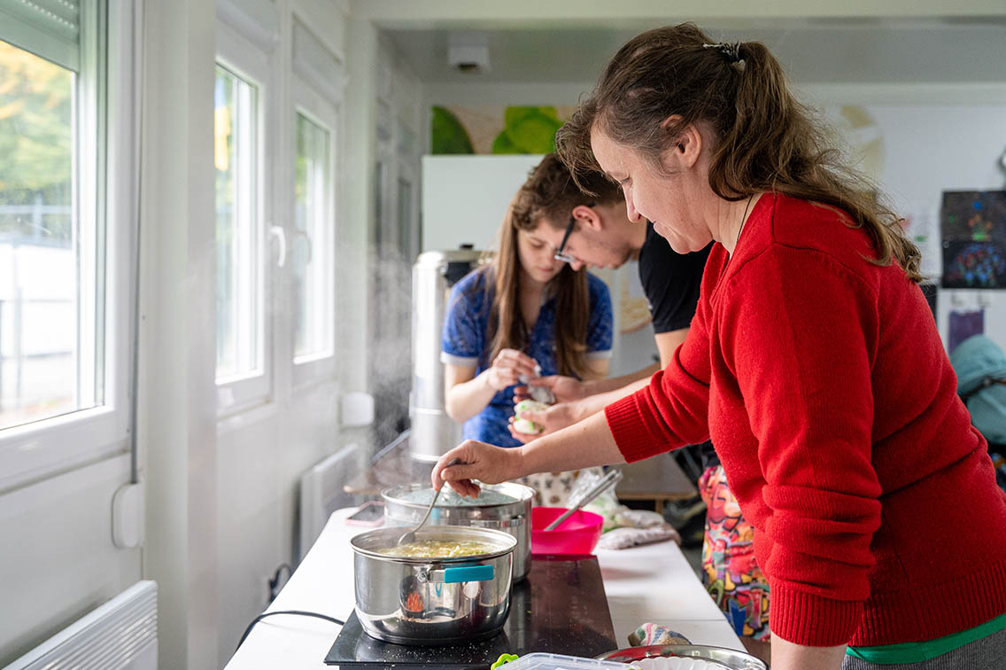 Как сейчас живут люди в модульном городке во Львове: красноречивые фото