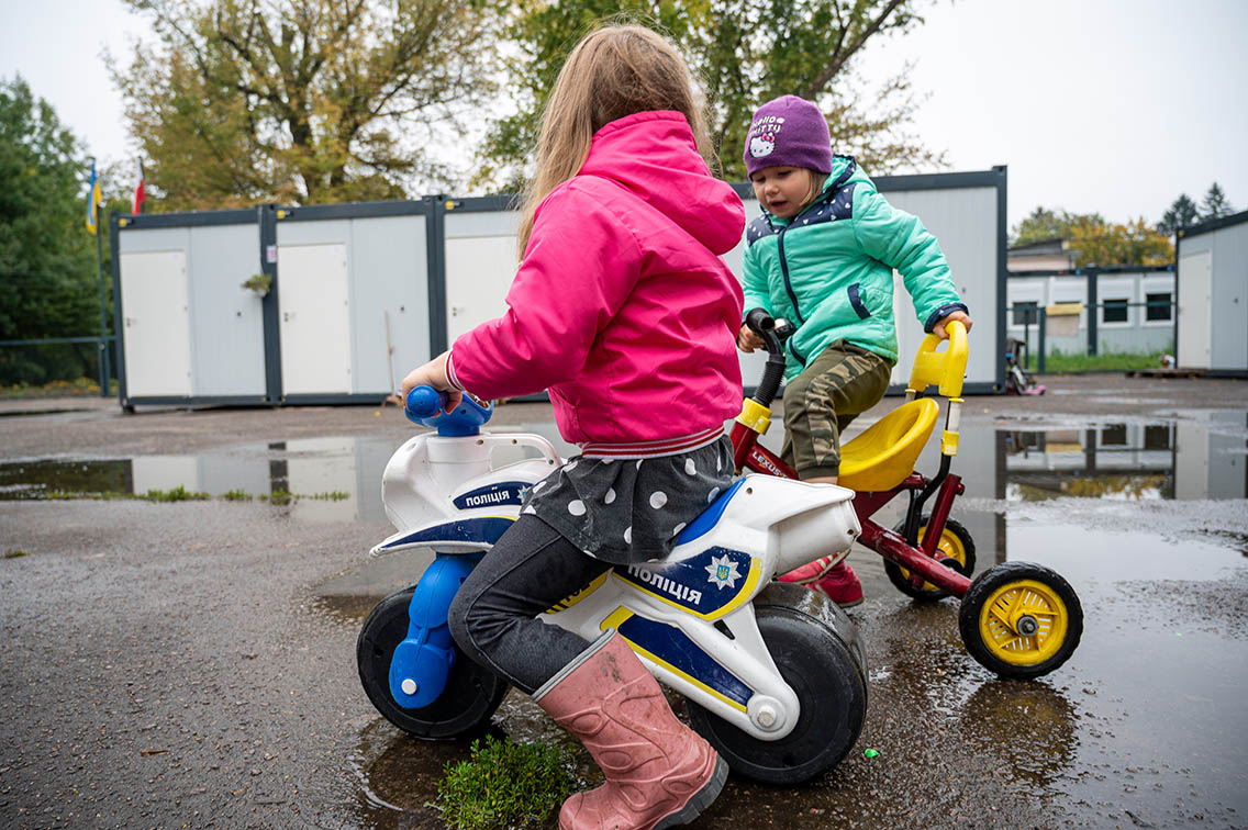 Как сейчас живут люди в модульном городке во Львове: красноречивые фото